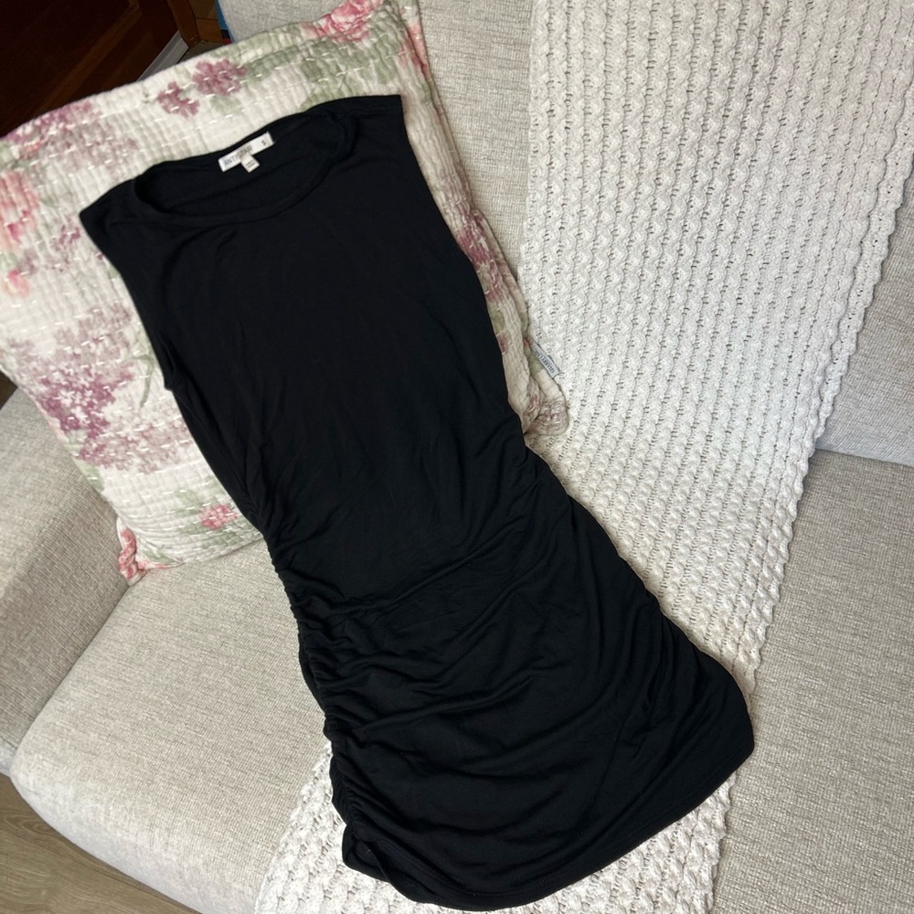 Chic Black Sleeveless Midi Dress